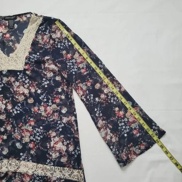 About A Girl Los Angeles Women's Sheer Floral Lace Trim Bohemian Blouse Medium - Picture 7 of 8